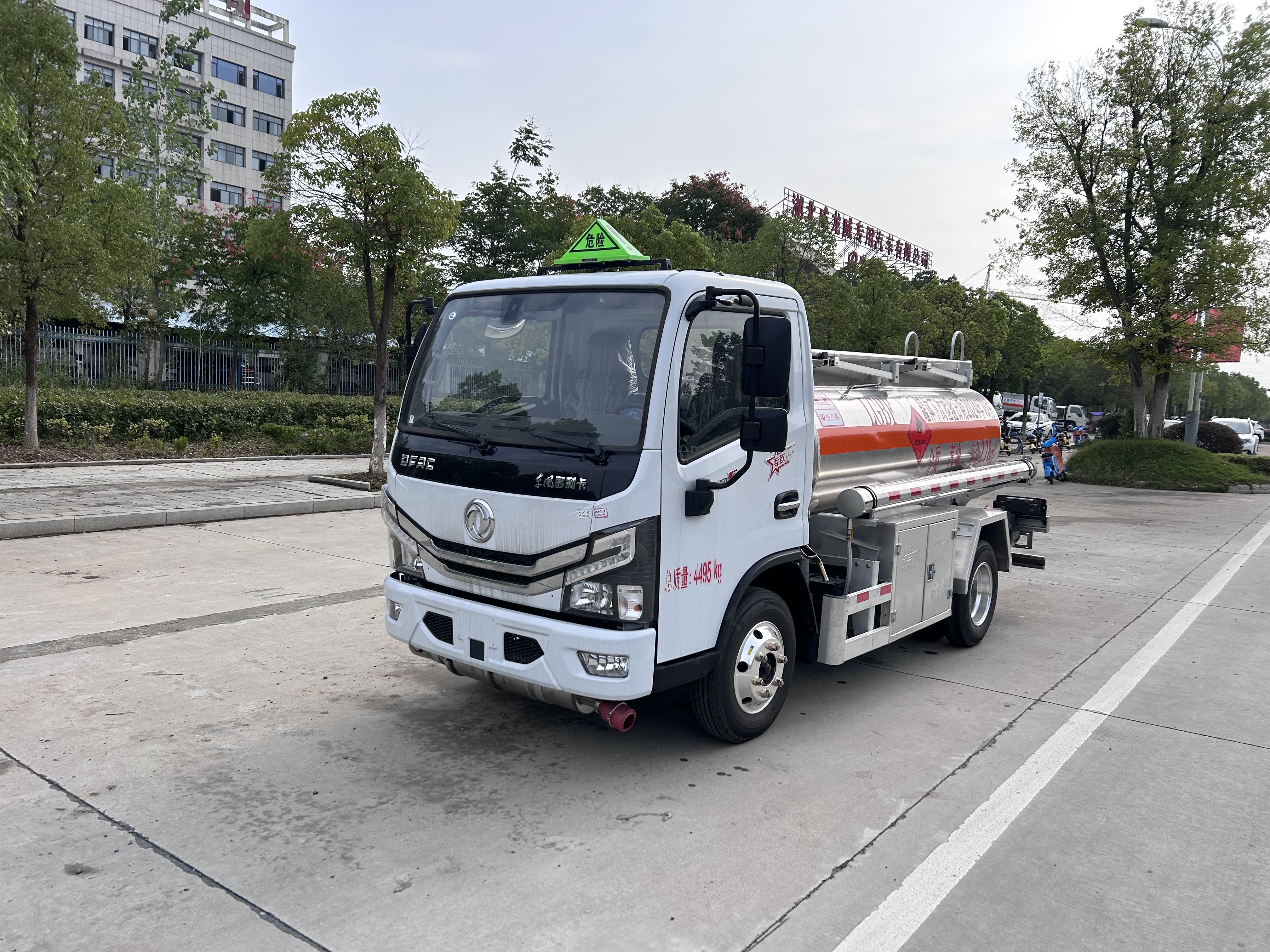 東風D5 2.78方藍牌加油車（鋁合金）